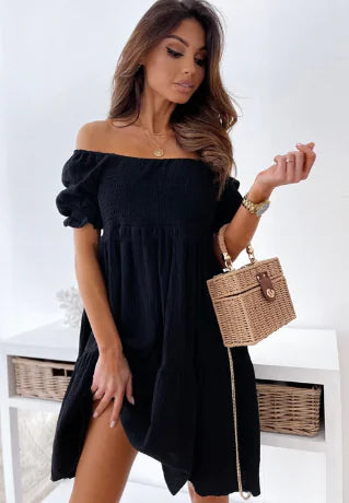 Vestido con cuello cuadrado